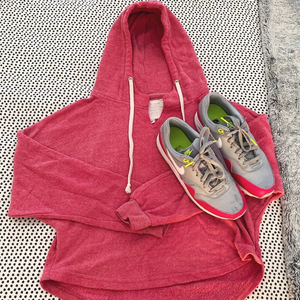 🎀CUTE 🎀 CROPPED 🎀 HOODIE, dress up or down!👠👟